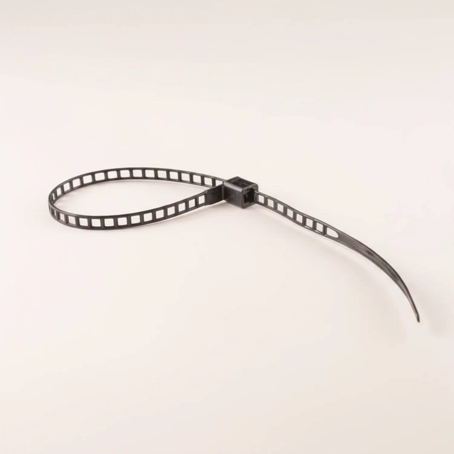 11" 40lb Black Ladder Style Nylon Cable Ties / Zip Ties 1000/bag Part #Ladder11-40-0M - Image 4