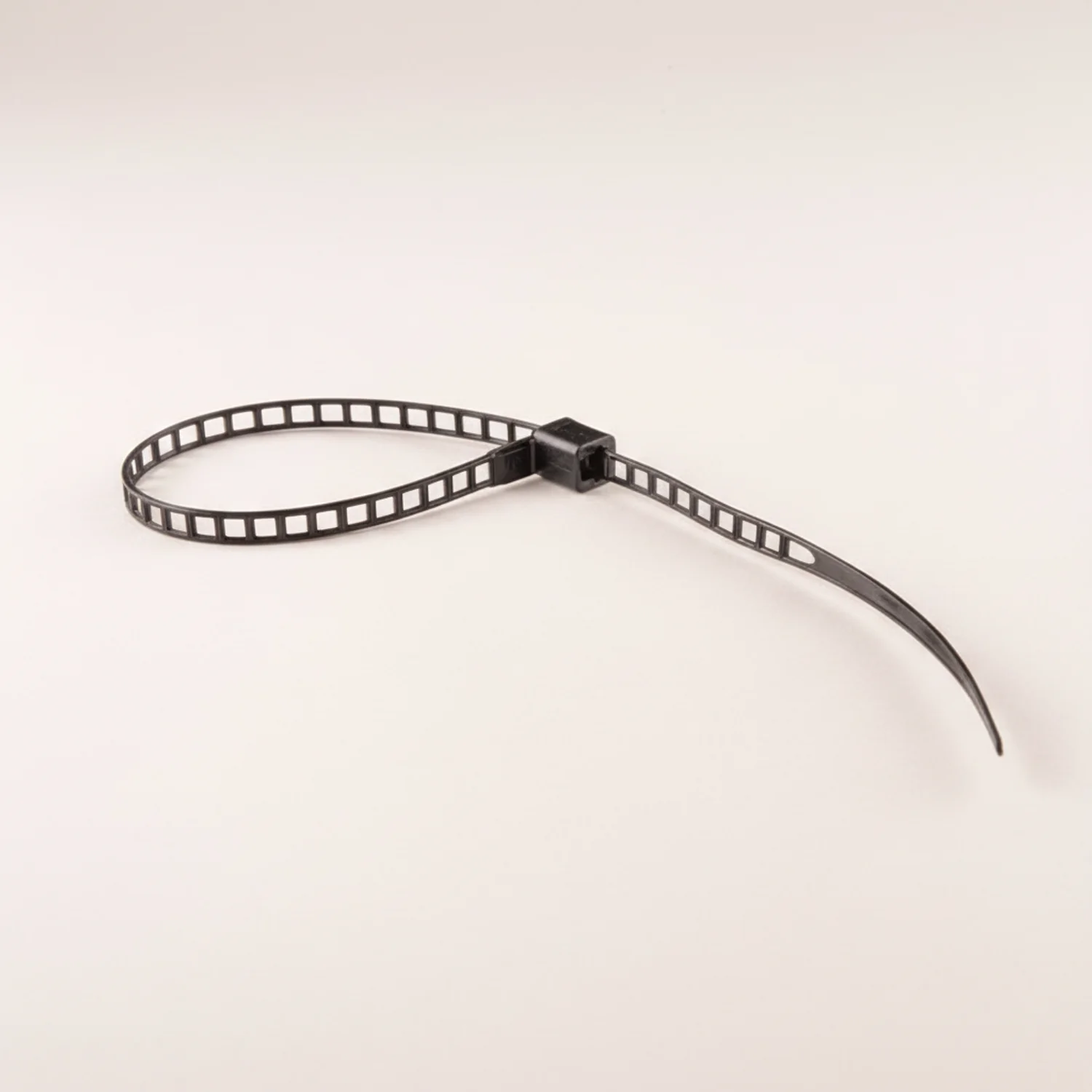 7" 40lb Black Ladder Style Nylon Cable Ties / Zip Ties 1000/bag Part #Ladder7-40-0M - Image 5
