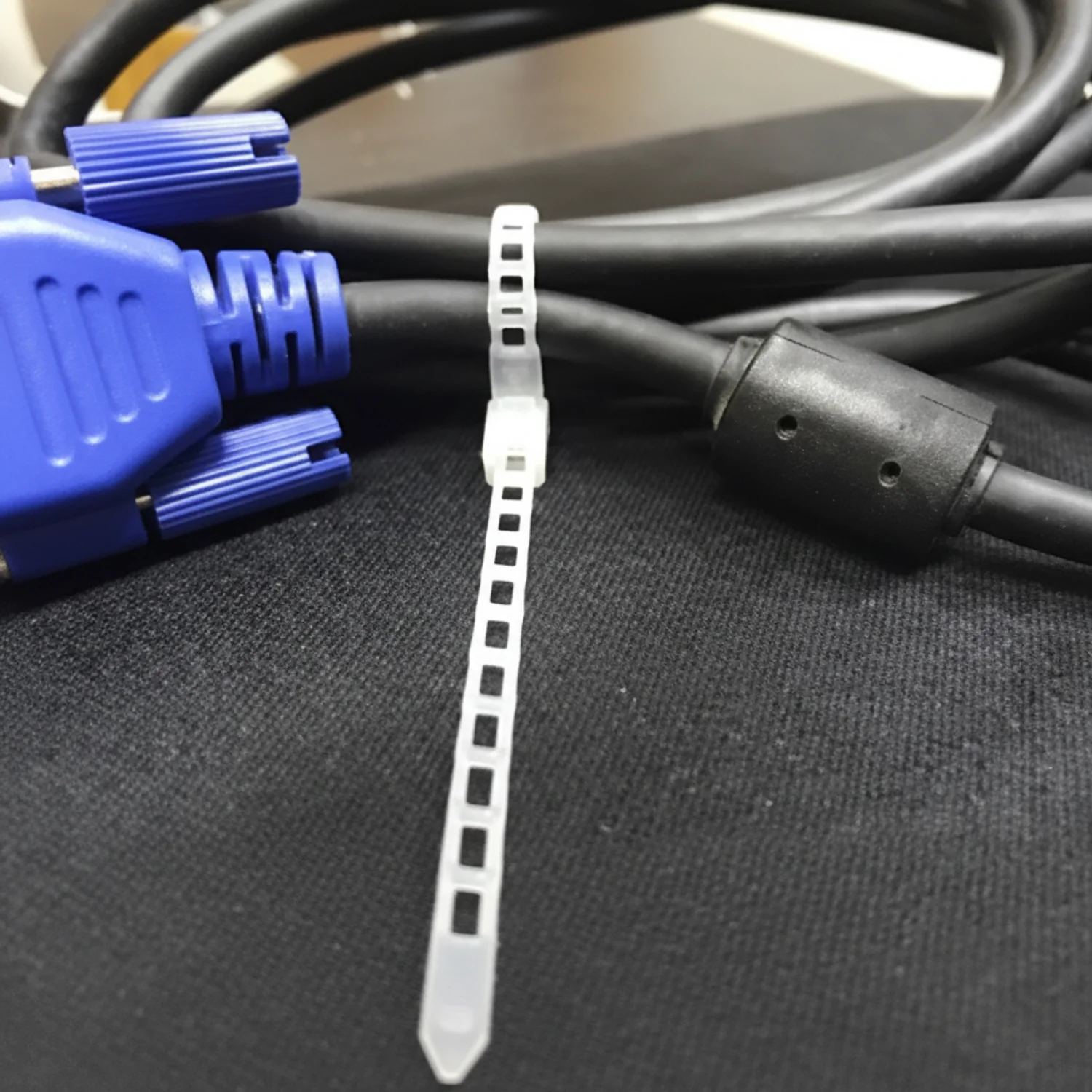 7" 40lb Natural Ladder Style Nylon Cable Ties / Zip Ties 1000/bag Part #Ladder7-40-9M