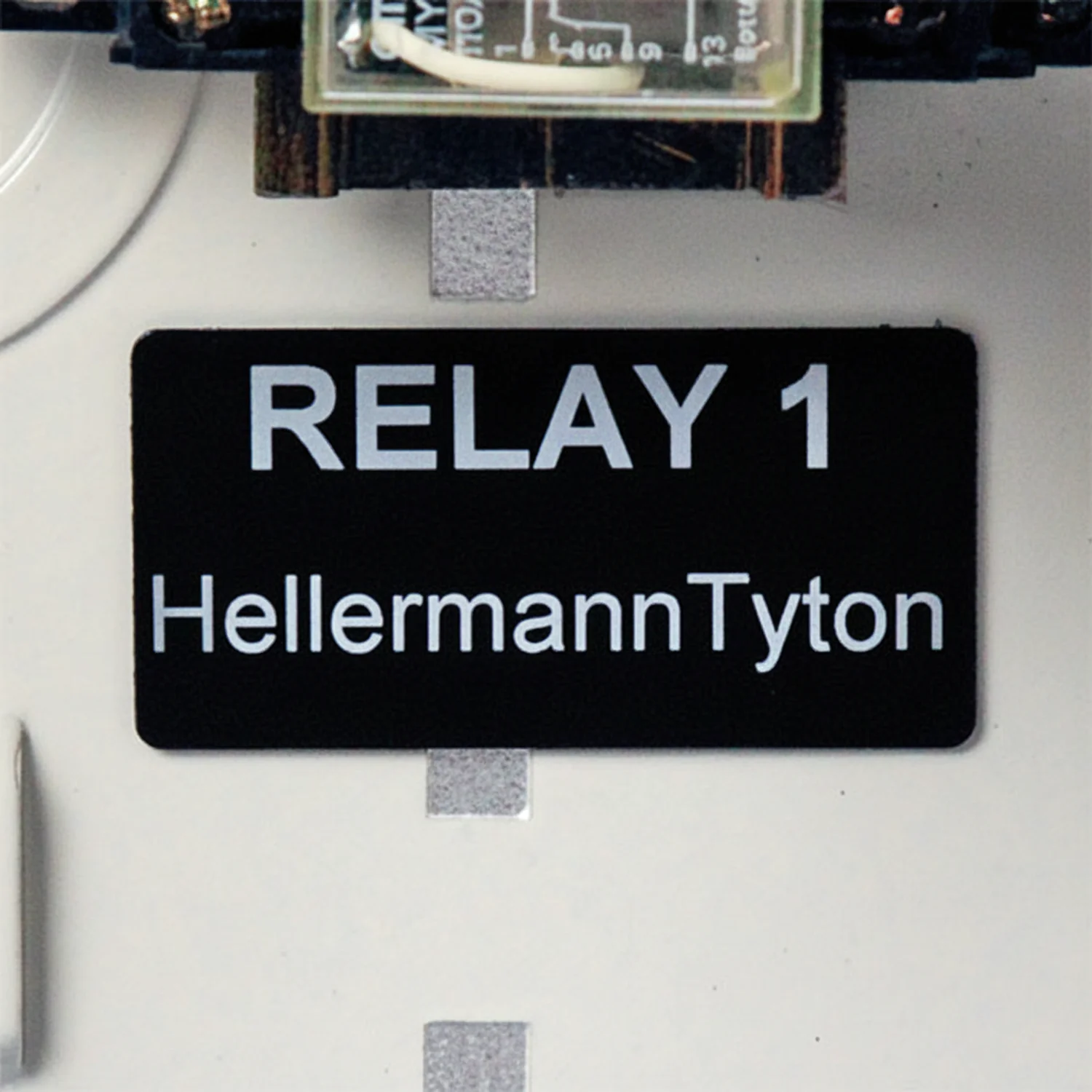 HellermannTyton 596-00507 Foam Nameplate, Rectangular, 2.0" x 1.0", PET, Black, 500/roll
